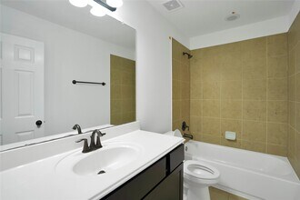 9214 St Laurent Ln in Houston, TX - Building Photo - Building Photo