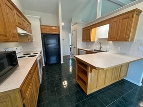 312 Edgehill Ave in Lowell, AR - Foto de edificio - Building Photo