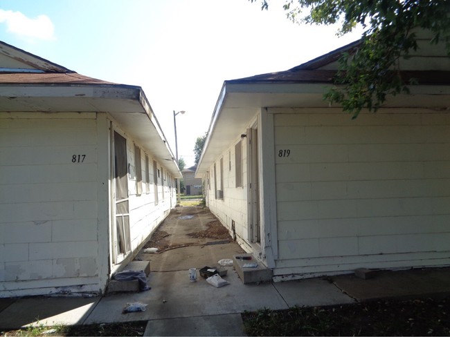 11th Street 6 unit in Junction City, KS - Building Photo - Other