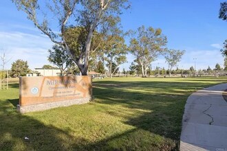 8476 New Salem St in San Diego, CA - Foto de edificio - Building Photo