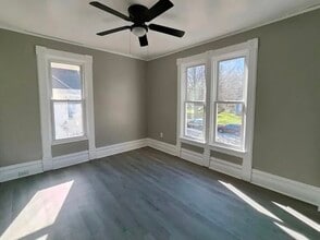 975 Grant Ave, Unit 2 in Rockford, IL - Building Photo - Building Photo