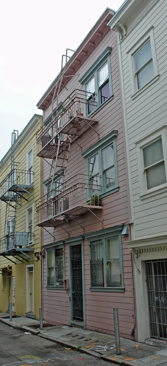 7 Varennes St in San Francisco, CA - Building Photo