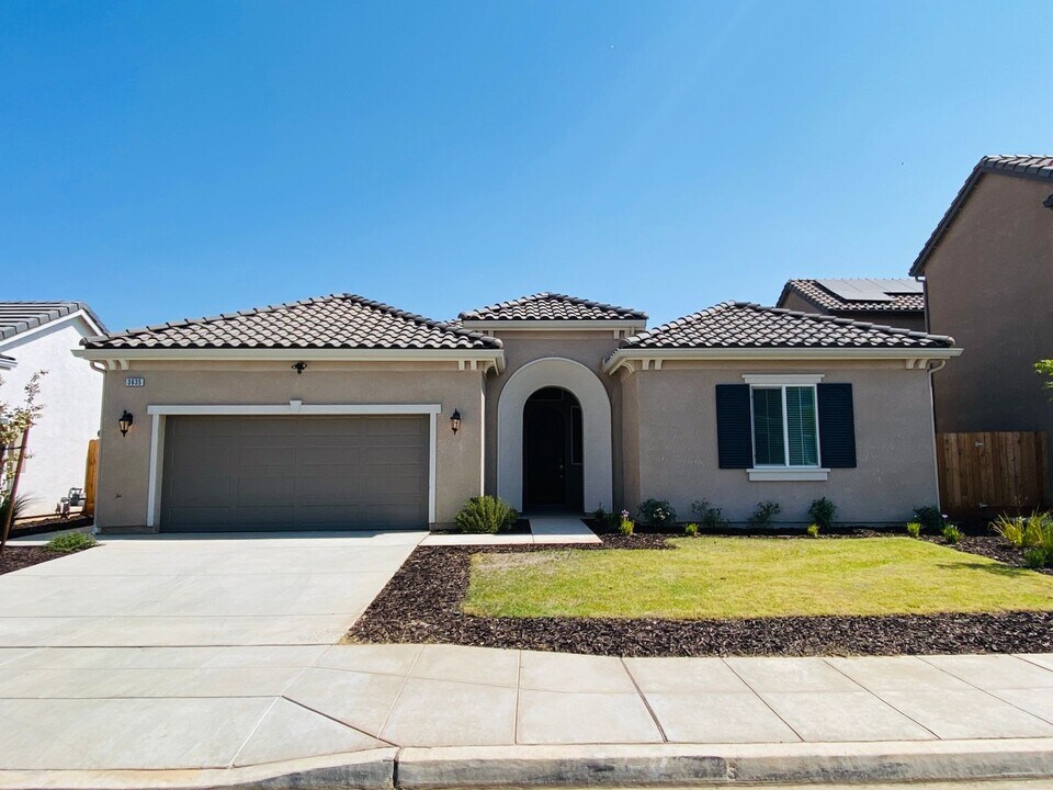 3635 La Jolla Ave in Clovis, CA - Building Photo