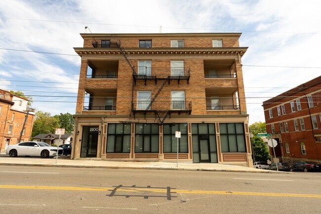 2200 Auburn Ave in Cincinnati, OH - Foto de edificio - Building Photo