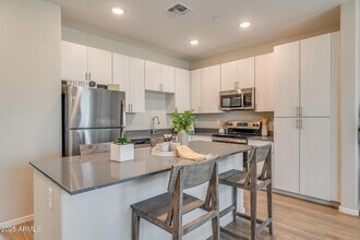 16830 N 141st Ave in Surprise, AZ - Foto de edificio - Building Photo