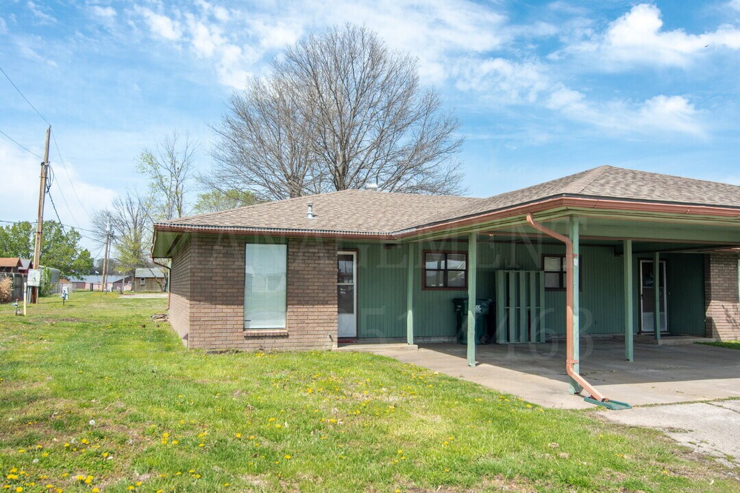 500 N Cline Rd-Unit -Apt. A in Coffeyville, KS - Building Photo
