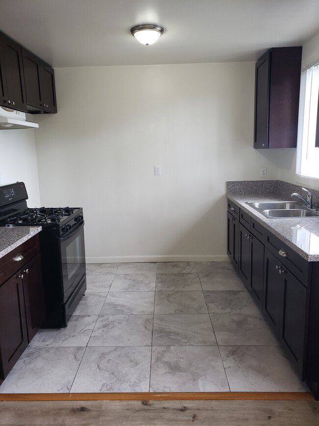 13754 Sherman Way, Unit 6
