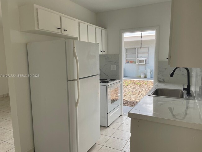 6025 Polk St in Hollywood, FL - Building Photo - Building Photo