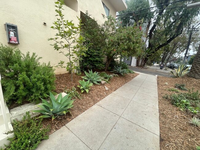 1030 Idaho Ave in Santa Monica, CA - Building Photo - Building Photo