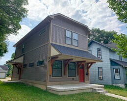 142 Straight Ave SW in Grand Rapids, MI - Building Photo