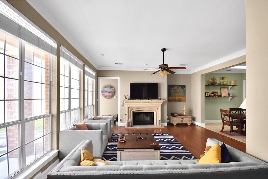 3903 Johnson St in Frisco, TX - Foto de edificio