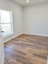 2255 Fairfax Dr in Pella, IA - Building Photo - Building Photo