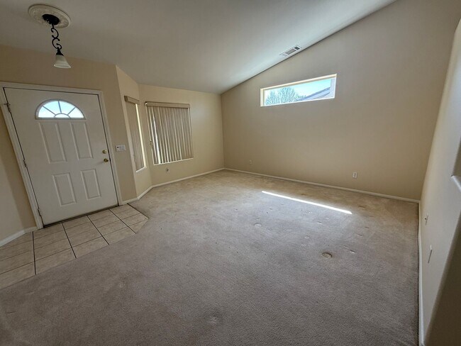 13372 Country Club Dr in Victorville, CA - Building Photo - Building Photo