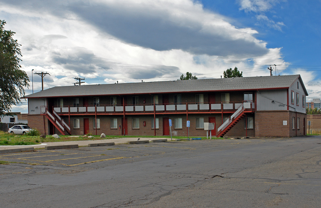 1700 Billings St in Aurora, CO - Building Photo