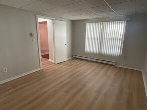 949 Pleasant Valley Rd in South Windsor, CT - Building Photo - Building Photo