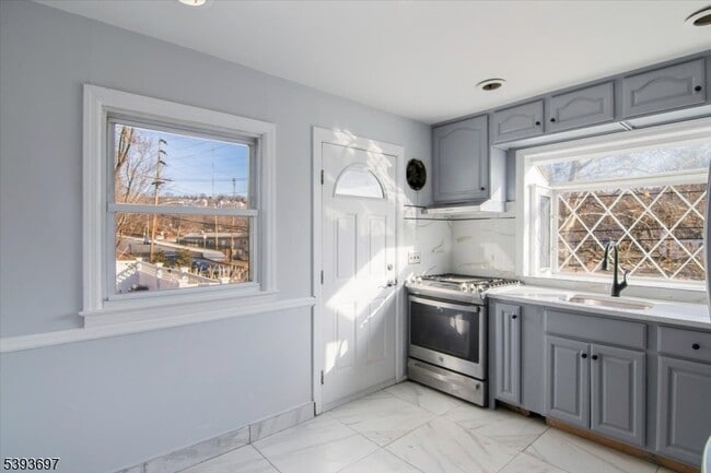 301 Riverview Rd in Pompton Lakes, NJ - Building Photo - Building Photo