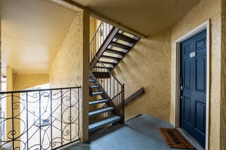 5156 Conroy Rd in Orlando, FL - Foto de edificio - Building Photo