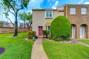 2002 Gentryside Dr in Houston, TX - Building Photo