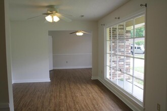 2070 Dogwood Rd in Charleston, SC - Building Photo - Building Photo