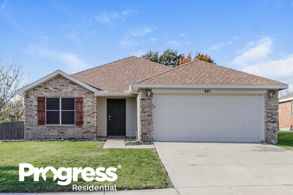 841 Beaver Creek Dr in Burleson, TX - Building Photo