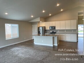 2403 Sunrise Ln in Pueblo, CO - Building Photo - Building Photo