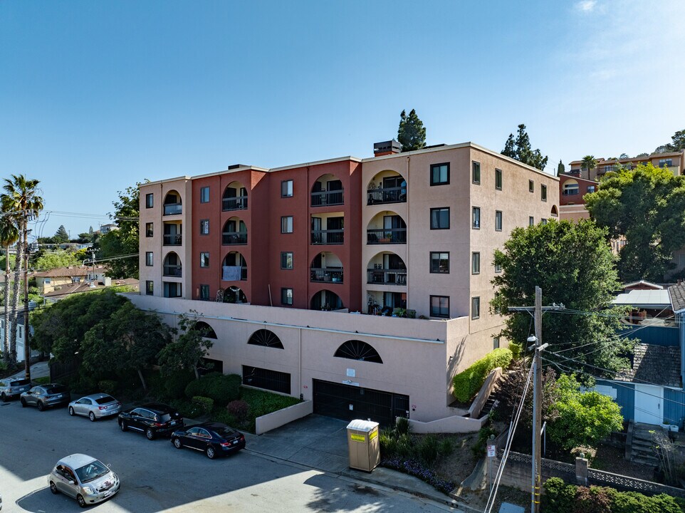 Spring Valley Condominiums in San Carlos, CA - Building Photo