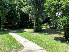 325 E Plymouth Ave in DeLand, FL - Building Photo - Building Photo