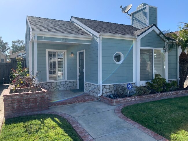 1311 Alabama St in Huntington Beach, CA - Building Photo - Building Photo