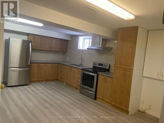 80 Futura Ave. in Richmond Hill, ON - Building Photo - Building Photo