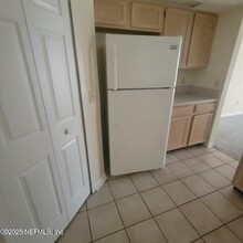 1714 Chandelier Cir E in Jacksonville, FL - Building Photo - Building Photo