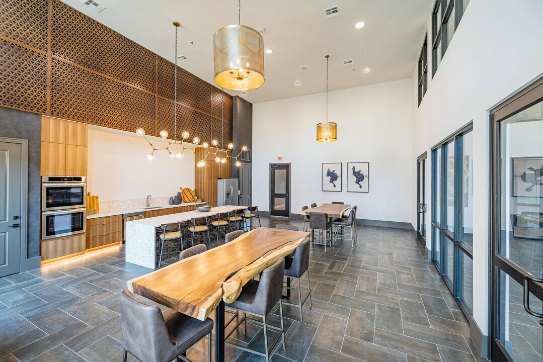 Forena Revelstoke in Fort Worth, TX - Foto de edificio
