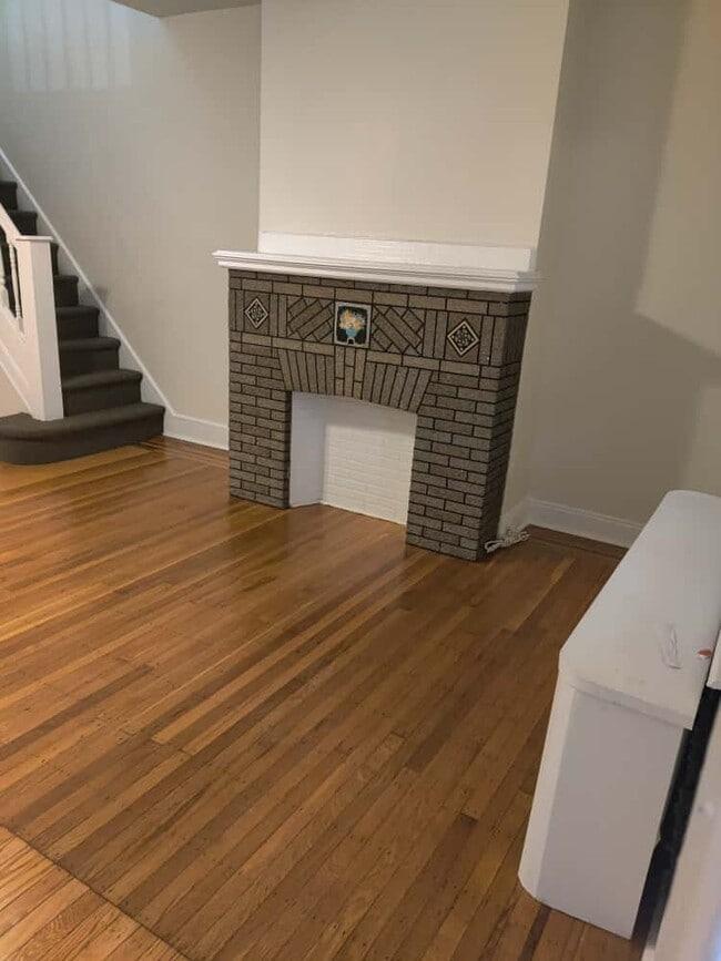 6133 Elmwood Ave in Philadelphia, PA - Building Photo - Building Photo