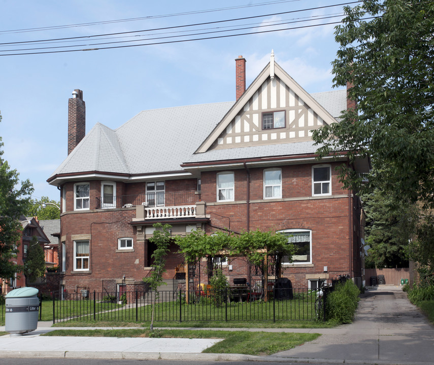 265 High Park Ave in Toronto, ON - Building Photo