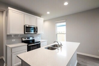 208 Kellys Heroes Wy in Jarrell, TX - Building Photo - Building Photo