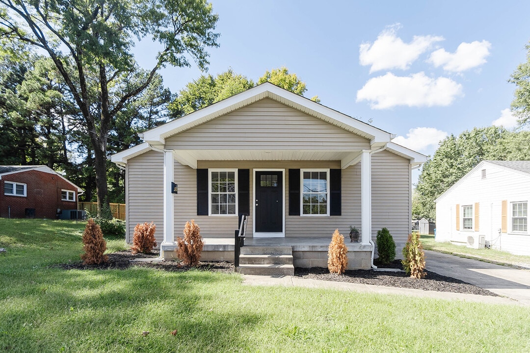 218 S 11th St in Murray, KY - Building Photo