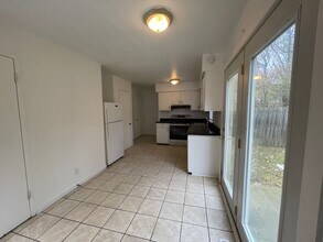 2310-2310 Abbott Ct in Portage, MI - Building Photo - Building Photo