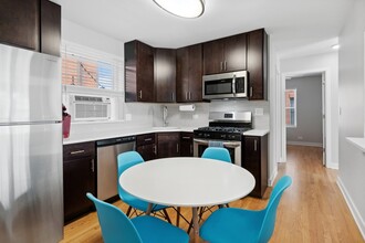 136 Ridge Ave, Unit 2 in Evanston, IL - Building Photo - Building Photo