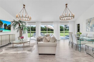 2649 Longboat Dr in Naples, FL - Building Photo