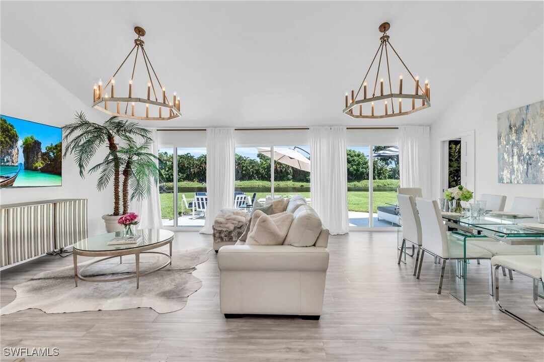 2649 Longboat Dr in Naples, FL - Building Photo