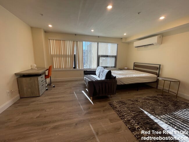 1026 Commonwealth Ave, Unit 202