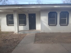 106 S Davis St, Unit 2E in New Boston, TX - Building Photo