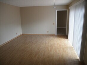 1002 Waterview Dr in Palm Springs, FL - Building Photo - Building Photo