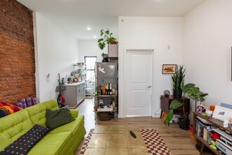 3945 Lancaster Ave in Philadelphia, PA - Building Photo - Building Photo