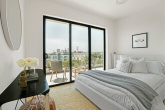 The Overland 16 in Los Angeles, CA - Building Photo - Building Photo
