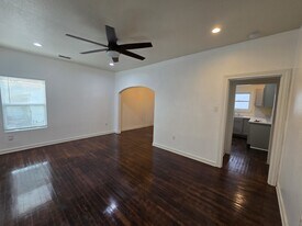 809 Elmwood Dr in San Antonio, TX - Building Photo