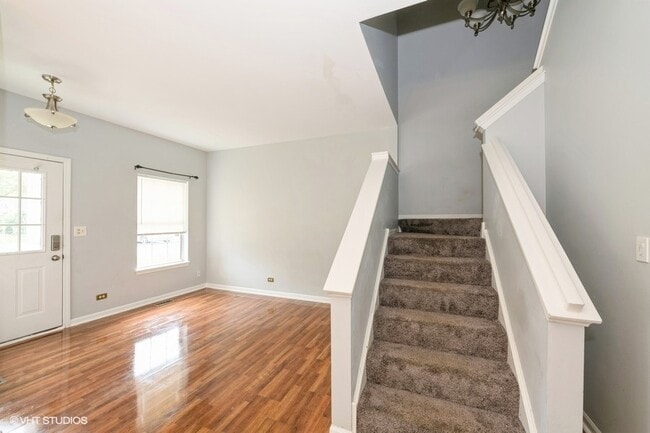 7-4 4 Season's Ct in Elmhurst, IL - Building Photo - Building Photo