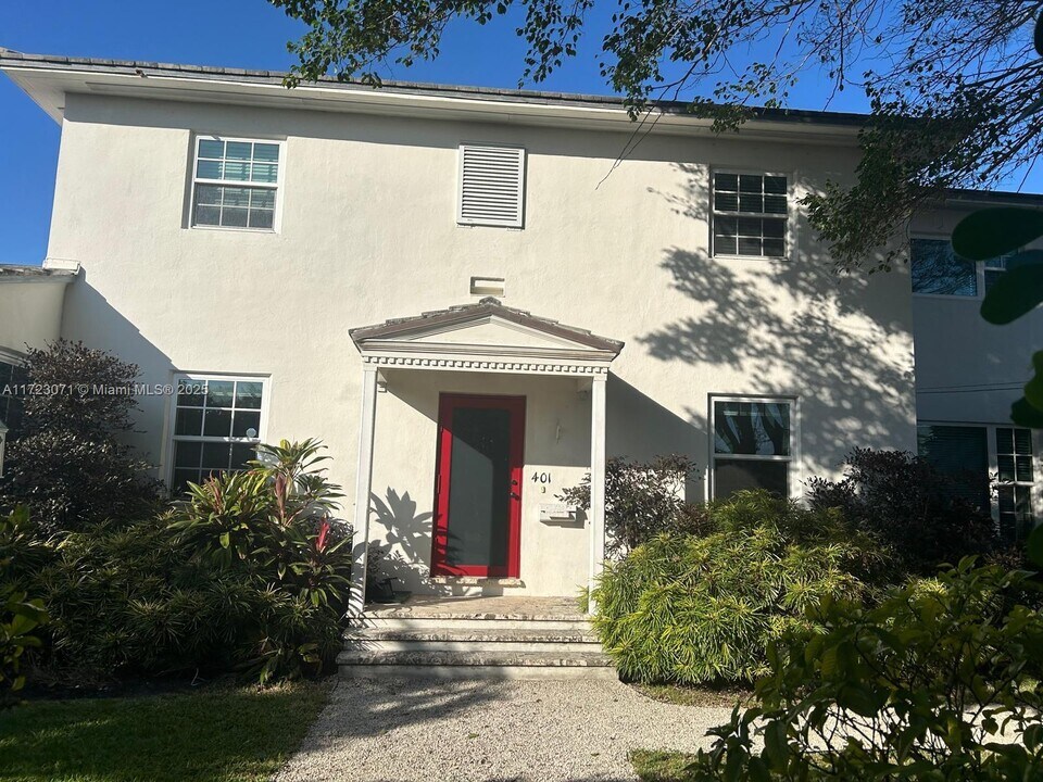 401 93rd St in Surfside, FL - Building Photo