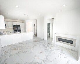 10728 NW 76th Ln in Medley, FL - Building Photo - Building Photo