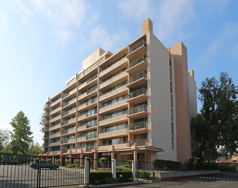 Parkway Towers in Fremont, CA - Building Photo