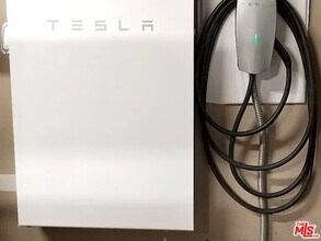 16913 Bassett St in Los Angeles, CA - Building Photo - Building Photo